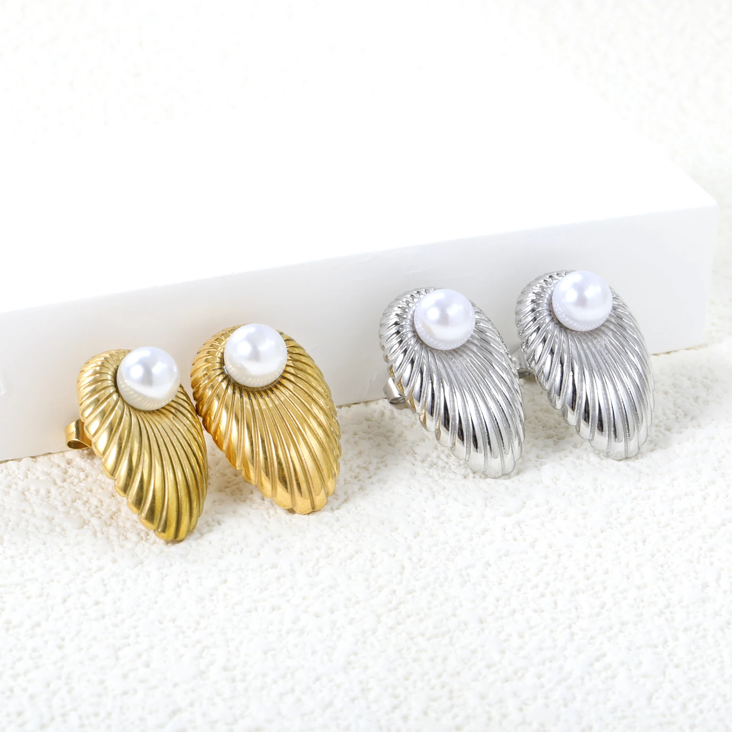 LUXUSTEEL 2pc/1pair Imitaiton Pearl Earring Sun moon Stud Earrings Golden Stainless Steel Women\'s Earring Jewelry Accessories