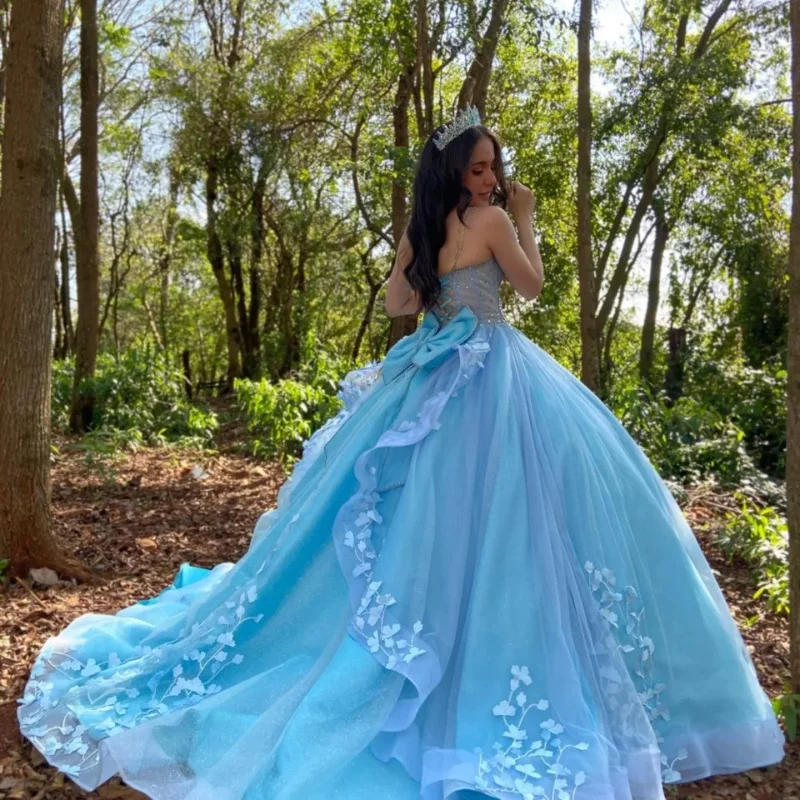 فستان Quinceanera باللون الأزرق السماوي مكشوف الأكتاف من الدانتيل الكريستالي اللامع على شكل زهرة مع فيونكة فيستدوس دي 15 Quinceanera ﻿ تخصيص