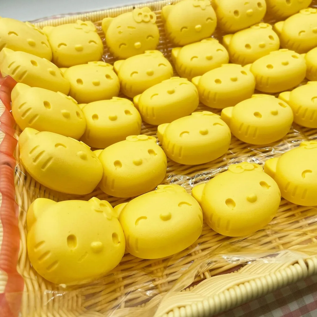 Nuevo Hello Kitty pequeño gato KT amarillo suave rebote lento artefacto de descompresión ventilación niños niñas pellizco juguete juguetes para apretar