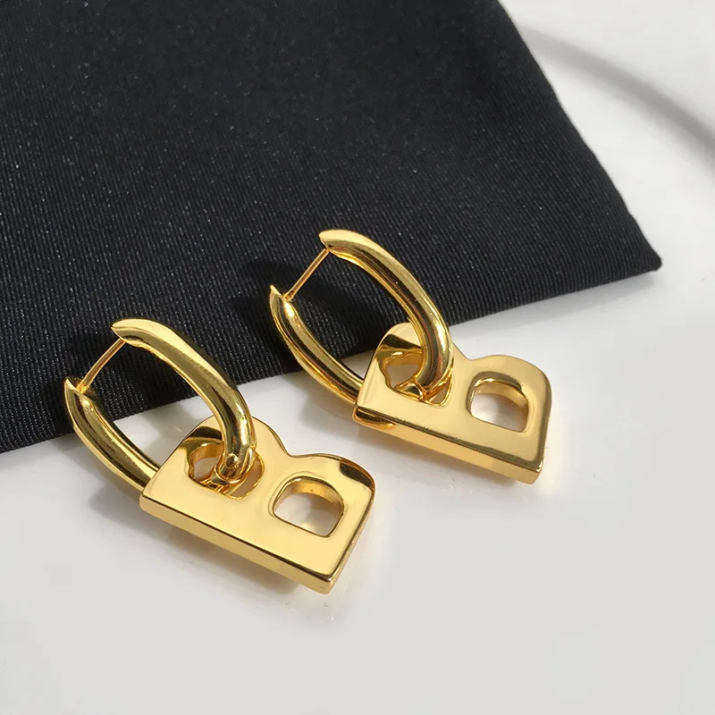 

Fashion Week new trendy metal texture letter detachable design dual-use earrings Trendy luxury socialite temperament internet
