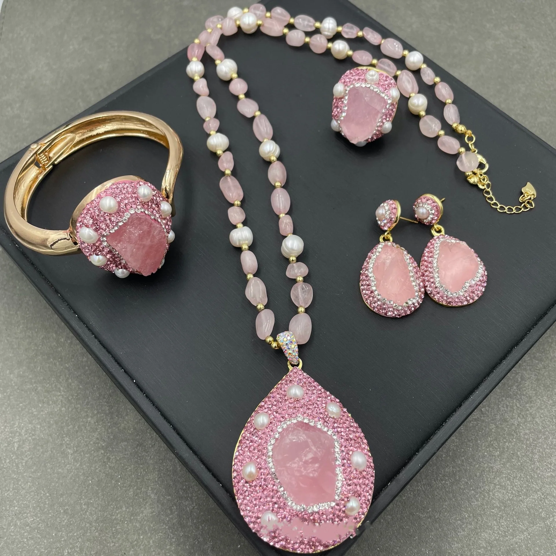 

ST015 Natural Freshwater Pearl And Rose Quartz Inlaid Design Sweet Style Fashionable Personalized For Women Weeding Jewelry Set