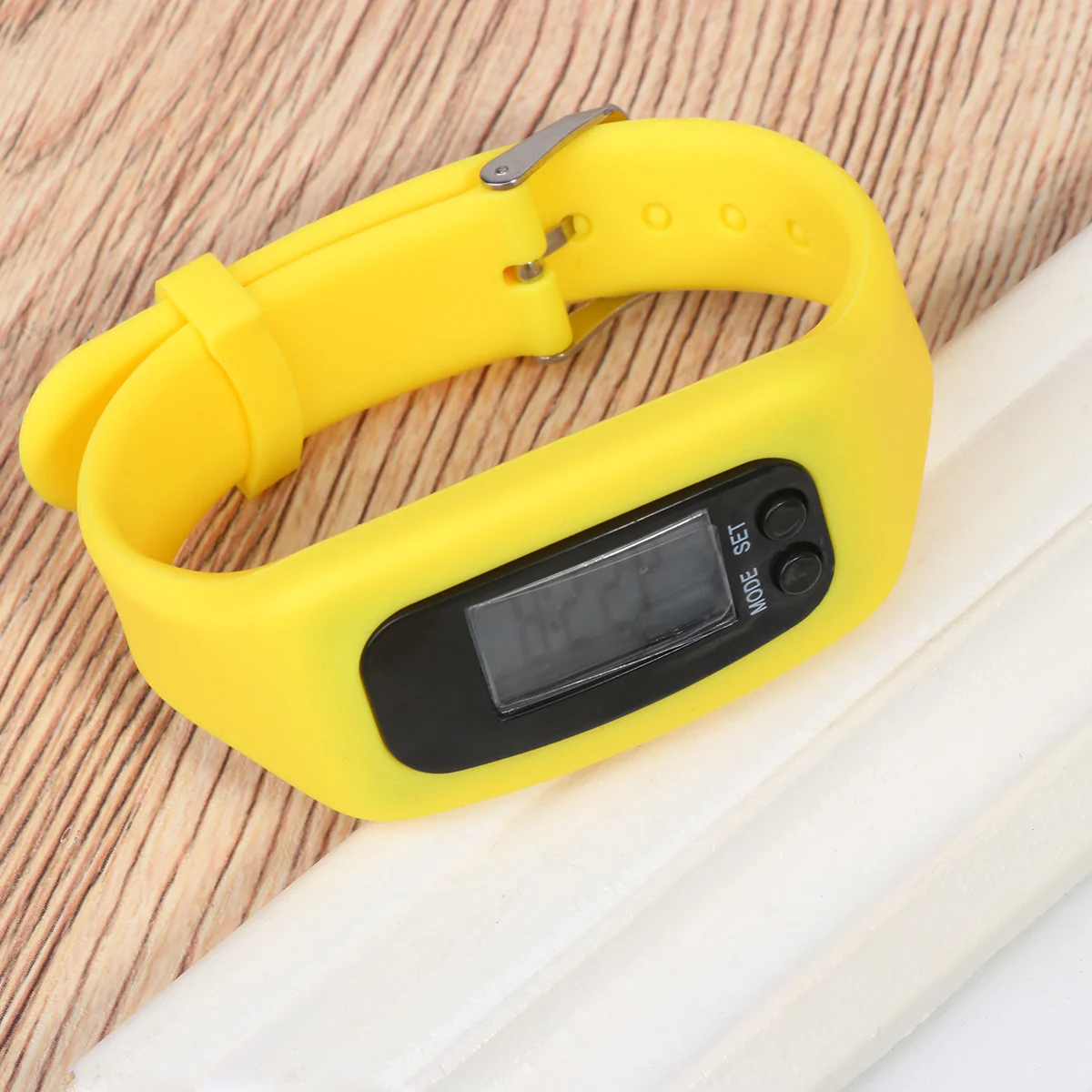 1pc Pedometer Bracelet Multifunctional Sports Pedometer Bracelet Time Calorie Mileage Tracker For Men Women Yellow Casual Wear