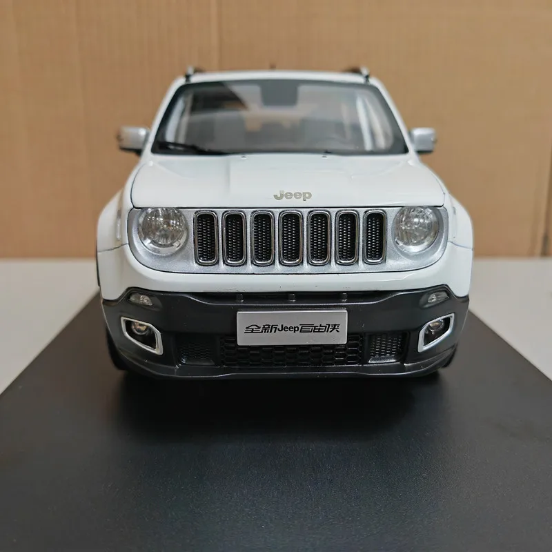 1:18 Renegade SUV Alta Simulação Carro Diecast Modelo de Liga de Metal Carro infantil brinquedos coleção presentes