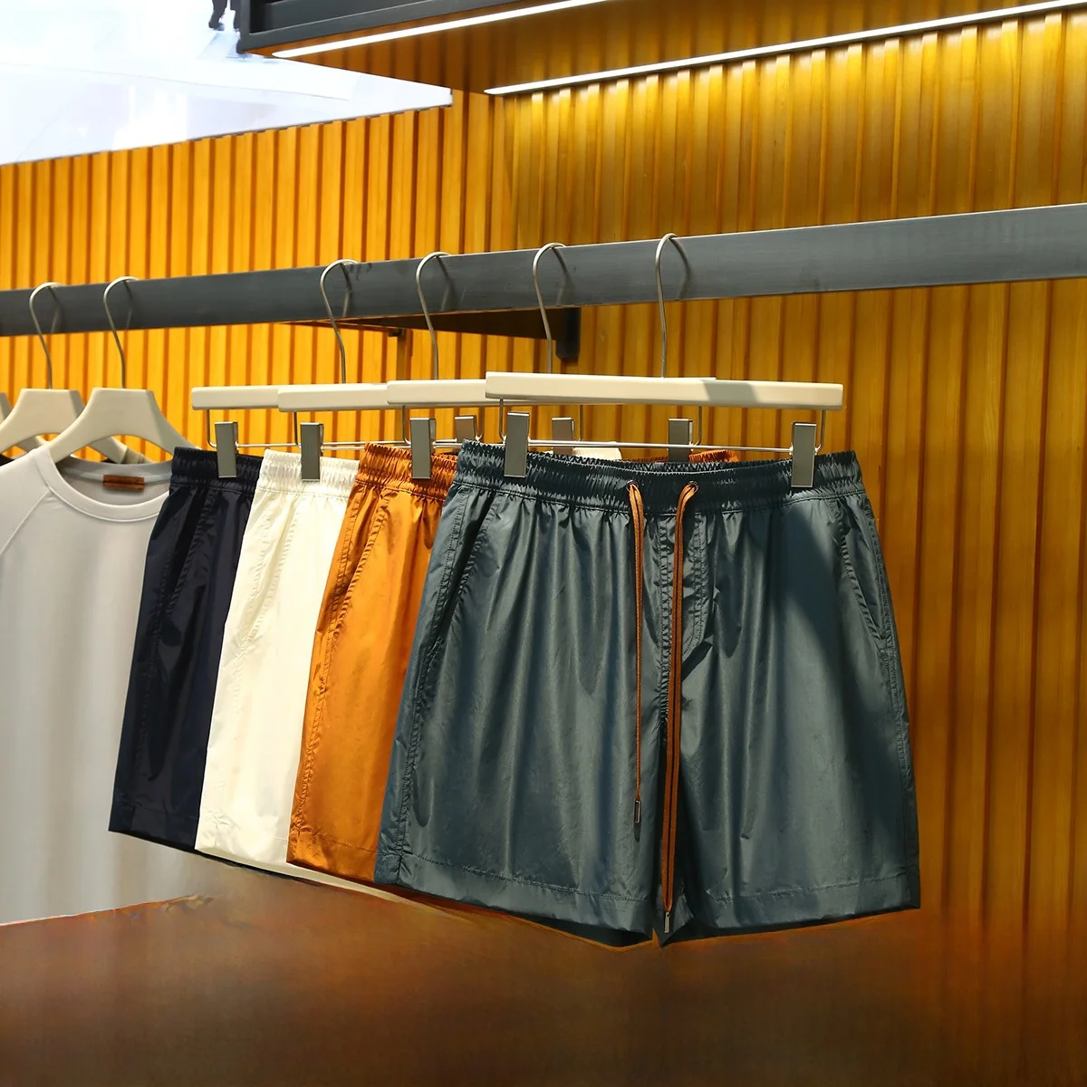 

Italian Luxury Metal Luster Fabric Outdoor Breathable Summer Men's Beach orts Casual Straight Leg Thin Youth Active Pure Color