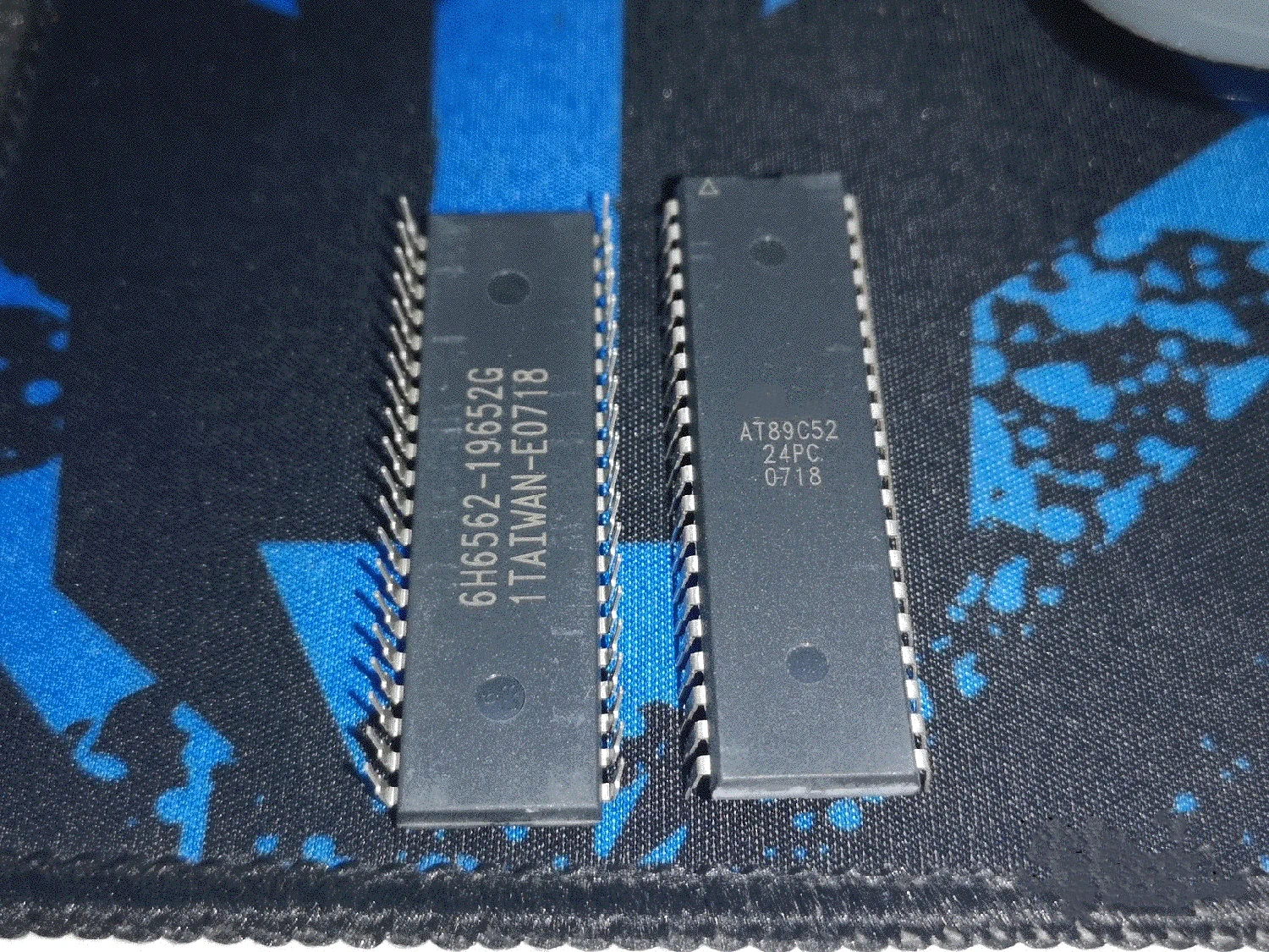 AT29C040A-12PC AT89C51-20PC  AT89C52-24PC  AT29C010A-12PC New original microcontroller chip