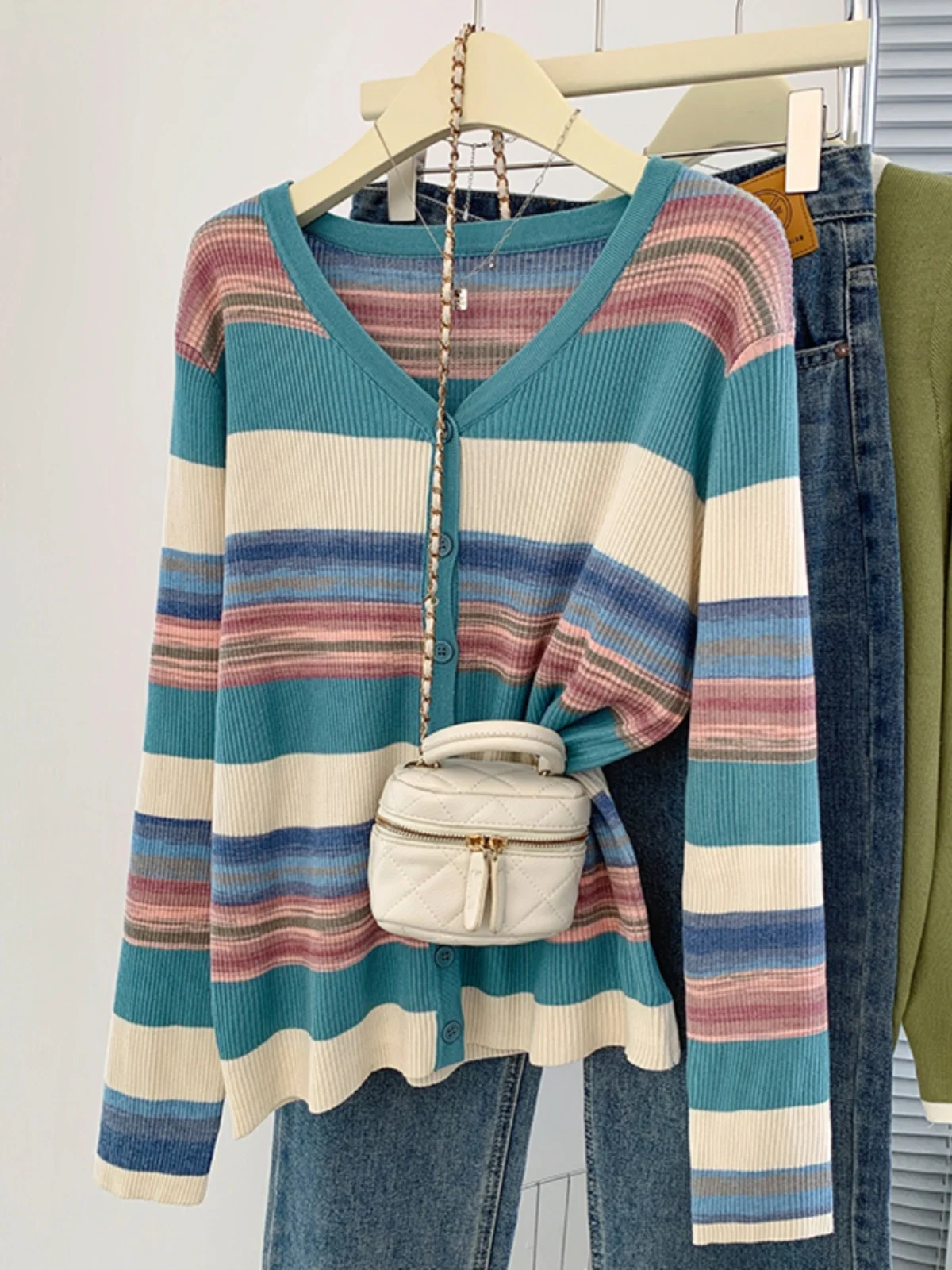  Striped V-Neck Knitwear Large Size Women's Inner Wear Base Shirt Design Sense Autumn New Arrival Fat MM Top