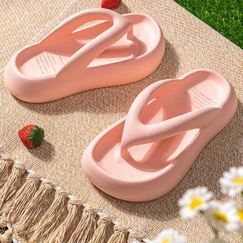 Thick soled herringbone slippers for women in summer, height increasing sandals for external wear of anti slip beach shoes