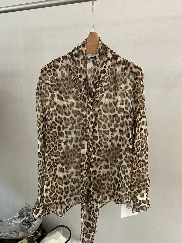 

Винтажная рубашка в гонконгском стиле с леопардовым принтом, тонкая, с длинными рукавами, V-образным вырезом, женская, весна-лето, модная, дышащая, приятная к телу.