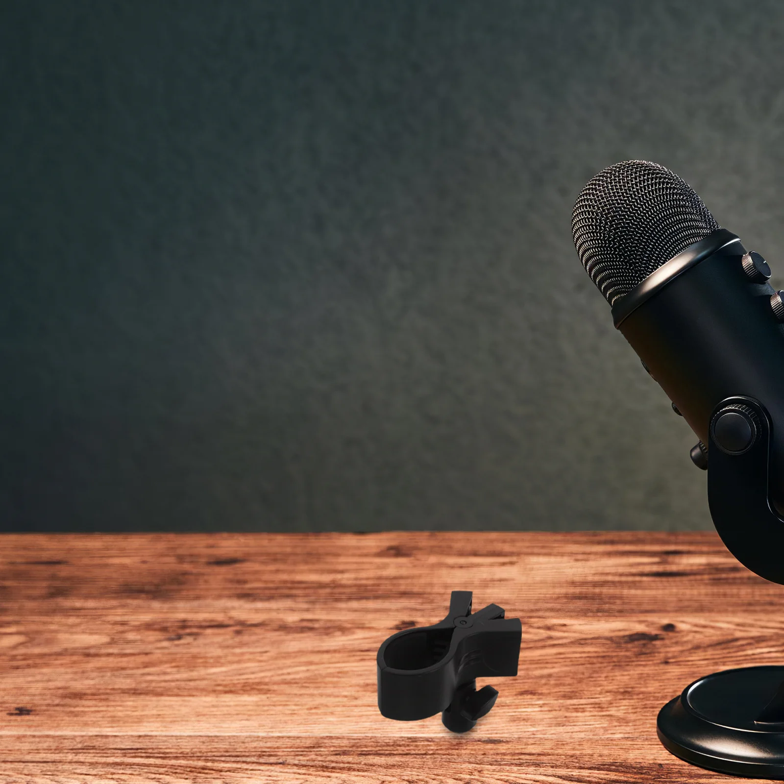 

3Pcs Universal Mic Clip Desktop Microphone Holder Adjustable Shock Absorption Mount for Studio Podcast Streaming Recording