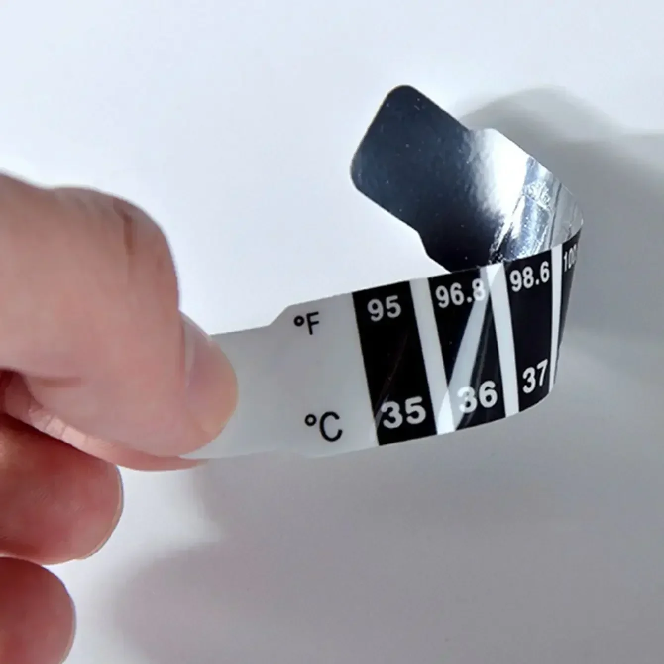 Termometro per testa sulla fronte Termometro flessibile riutilizzabile per acqua e latte Febbre Corpo Adesivo per temperatura per test per bambini e bambini