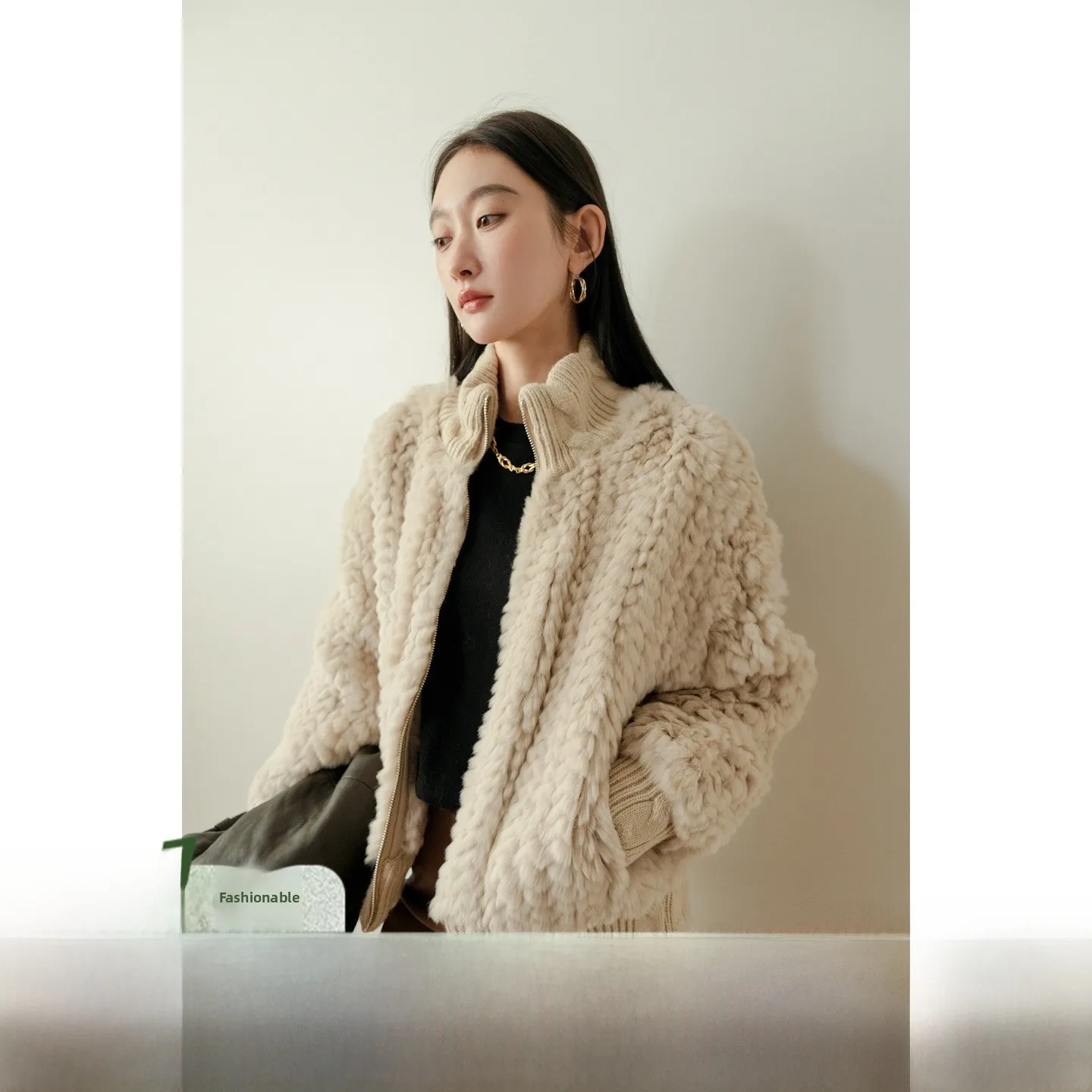 

Короткая шуба из меха кролика NAGUAGU: Изысканный дизайн, премиум-качество, идеально для стильных женщин, эстетичная и удобная.