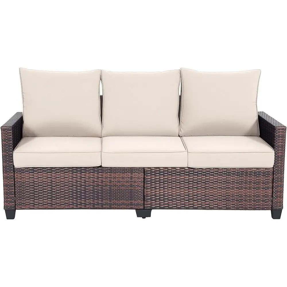 

Трехместный диван из бежевого ротанга с устойчивыми к атмосферным воздействиям подушками для террас и веранд