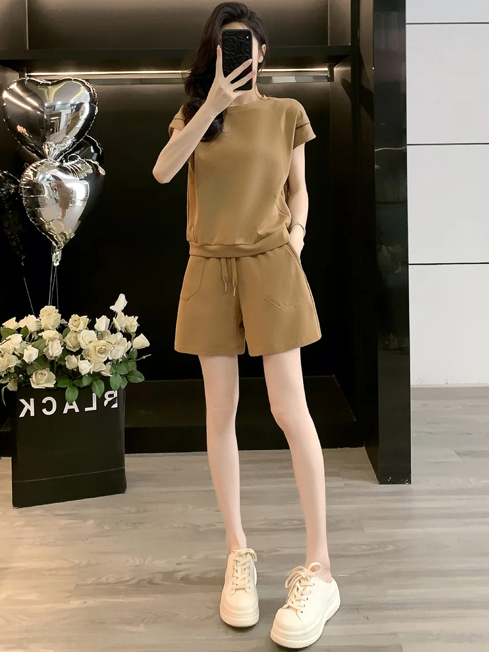 

Повседневный спортивный костюм: женский комплект из топа с коротким рукавом и шорт, двухсоставный костюм для похудения и омоложения, летний наряд от La La Shang