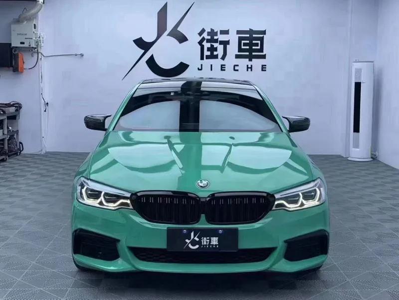 

Super Glossy Green Vinyl Wrap Roll with Air Release Technology Self Adhesive DIY Gloss Wrapping Sticker Foil 1.52x18m 5x59ft