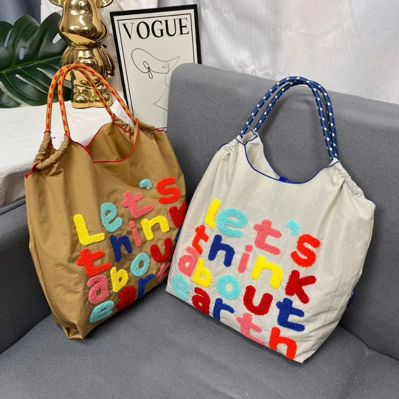 Bolso de lona con letras bordadas y cadena de bolas Kawaii, bolso plegable de nailon bordado con hombro Oxford de gran capacidad para niñas, Navidad