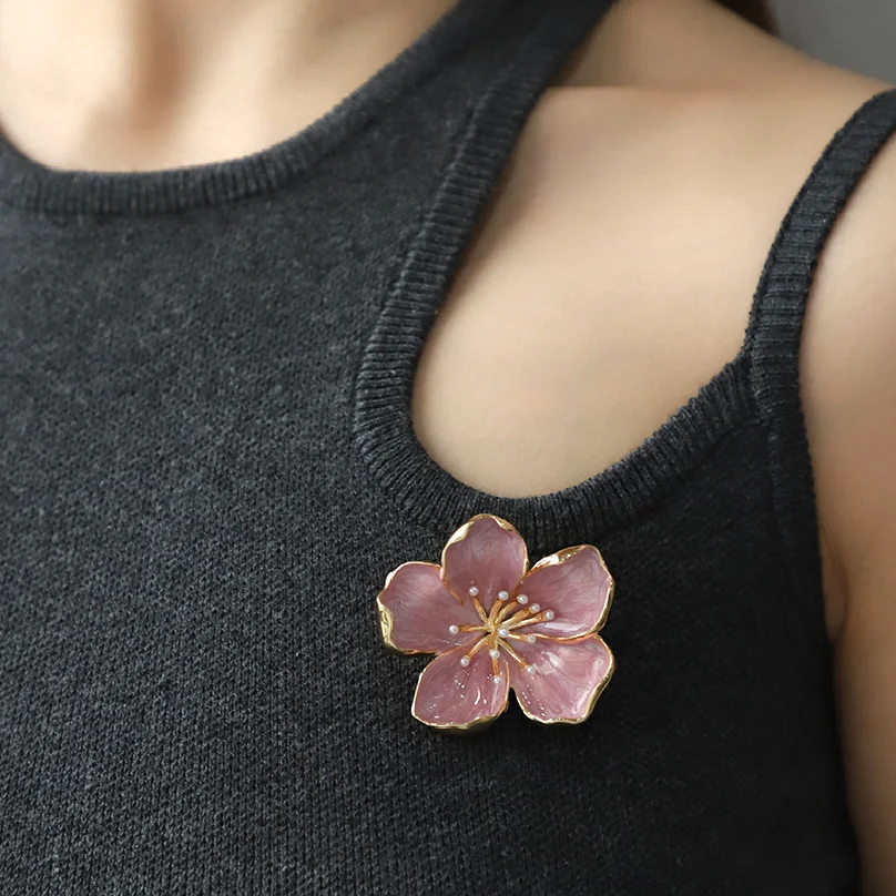 Spring and summer flower oil-dripping brooch for women, exquisite enamel liquid powder, fresh and beautiful temperament brooch