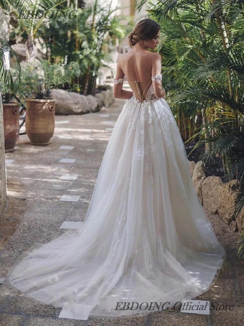 

Свадебное платье EBDOING на заказ, фасон А-силуэт, с иллюзорной прозрачной спинкой, шлейфом-чапел и разрезом на бедре