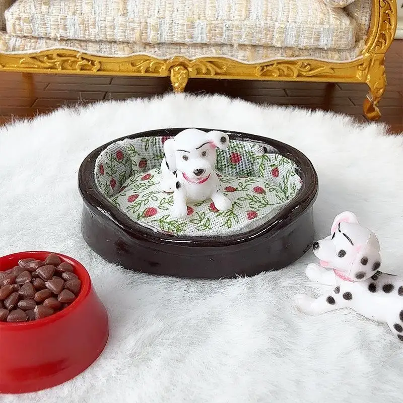 1Pcs 1/12 Scale Doll House Miniature Living Room Scene Decoration Simulation Small Floral Doghouse Dog Bed Model Toy