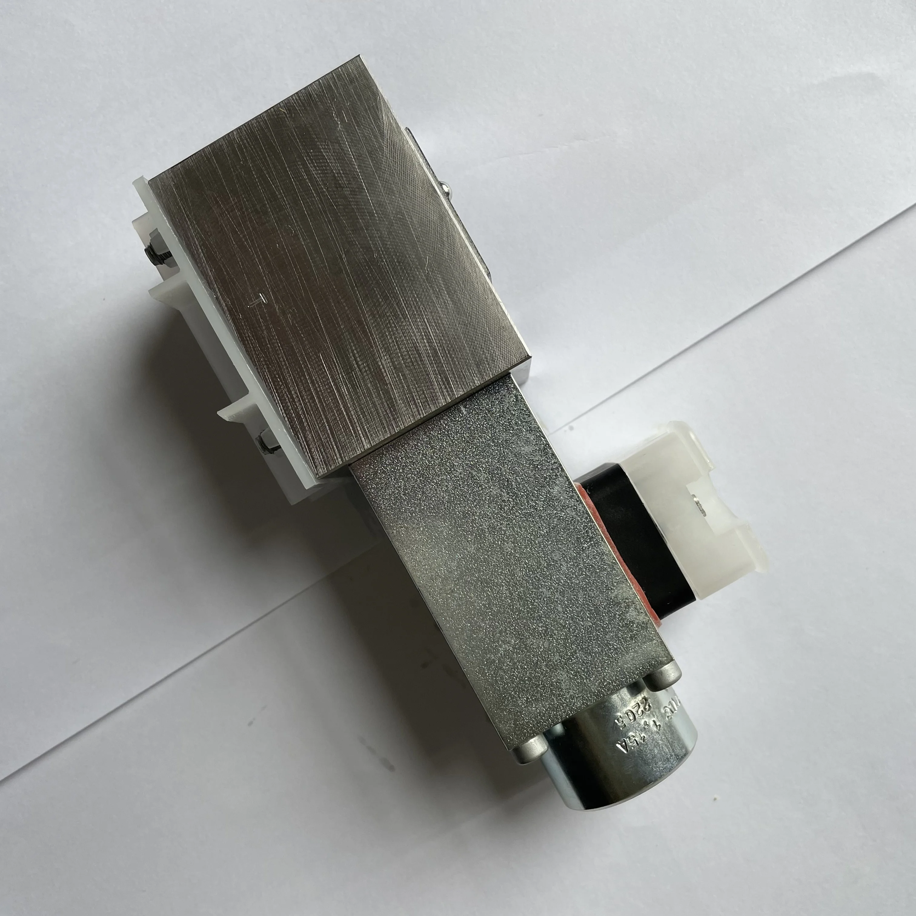 صمام التحكم الاتجاهي من النوع المقلوس 3/2 طرق من p arker - سلسلة D1SE | # D1SE83BNJW