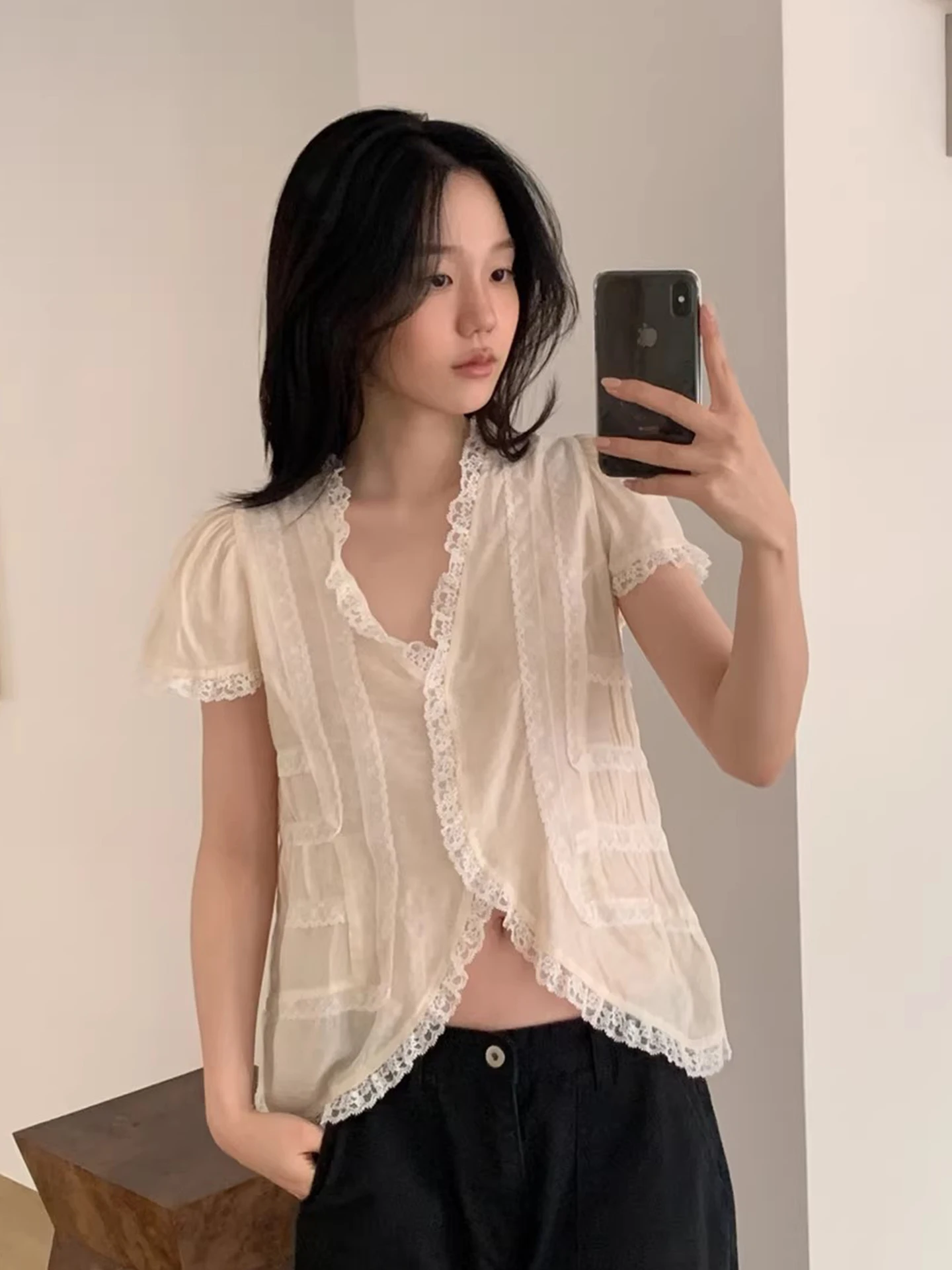 

Liangliang Home Korean Style Lace Trim Splice Short Sleeve Women's Shirt Summer New Elegant Design Sense Top Polyester Fiber