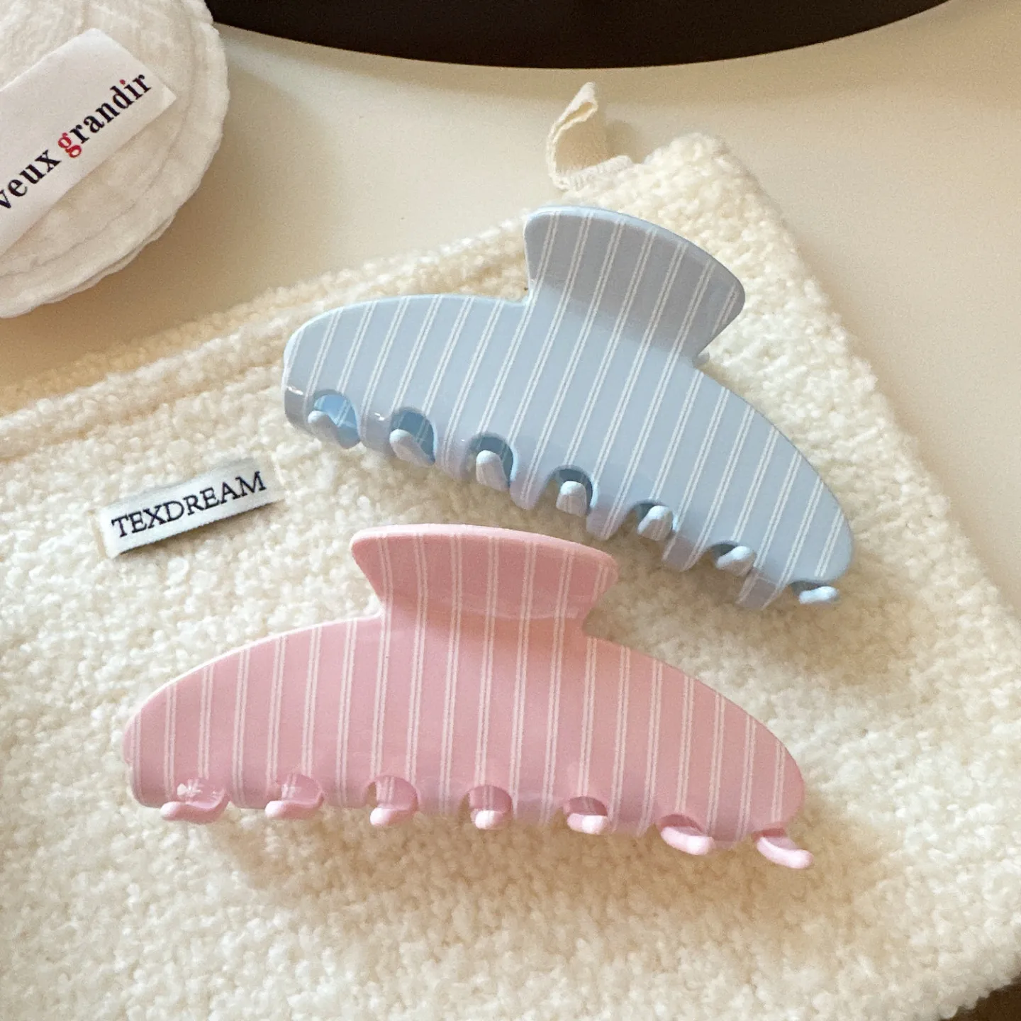 

Acetate Cream Blue Striped Hair Claw Clip for Back of Head Half Up Elegant Premium Versatile Lightweight Portable Daily Wear