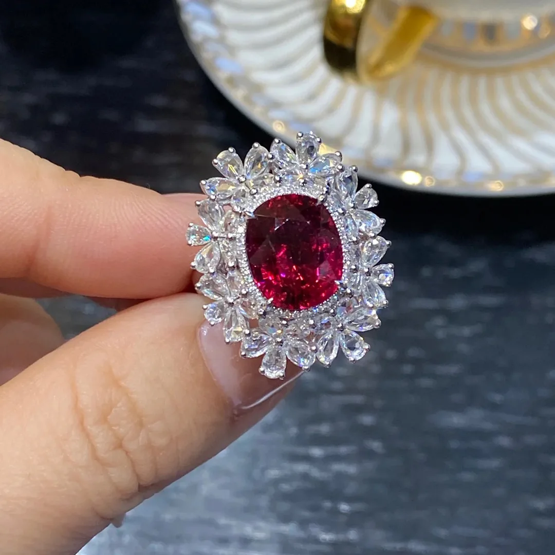 Brilliant Diamonds Small Flowers Light Luxury High Quality Oval Ruby Rings for Women Sparkling Exquisite Ring Wedding Jewelry