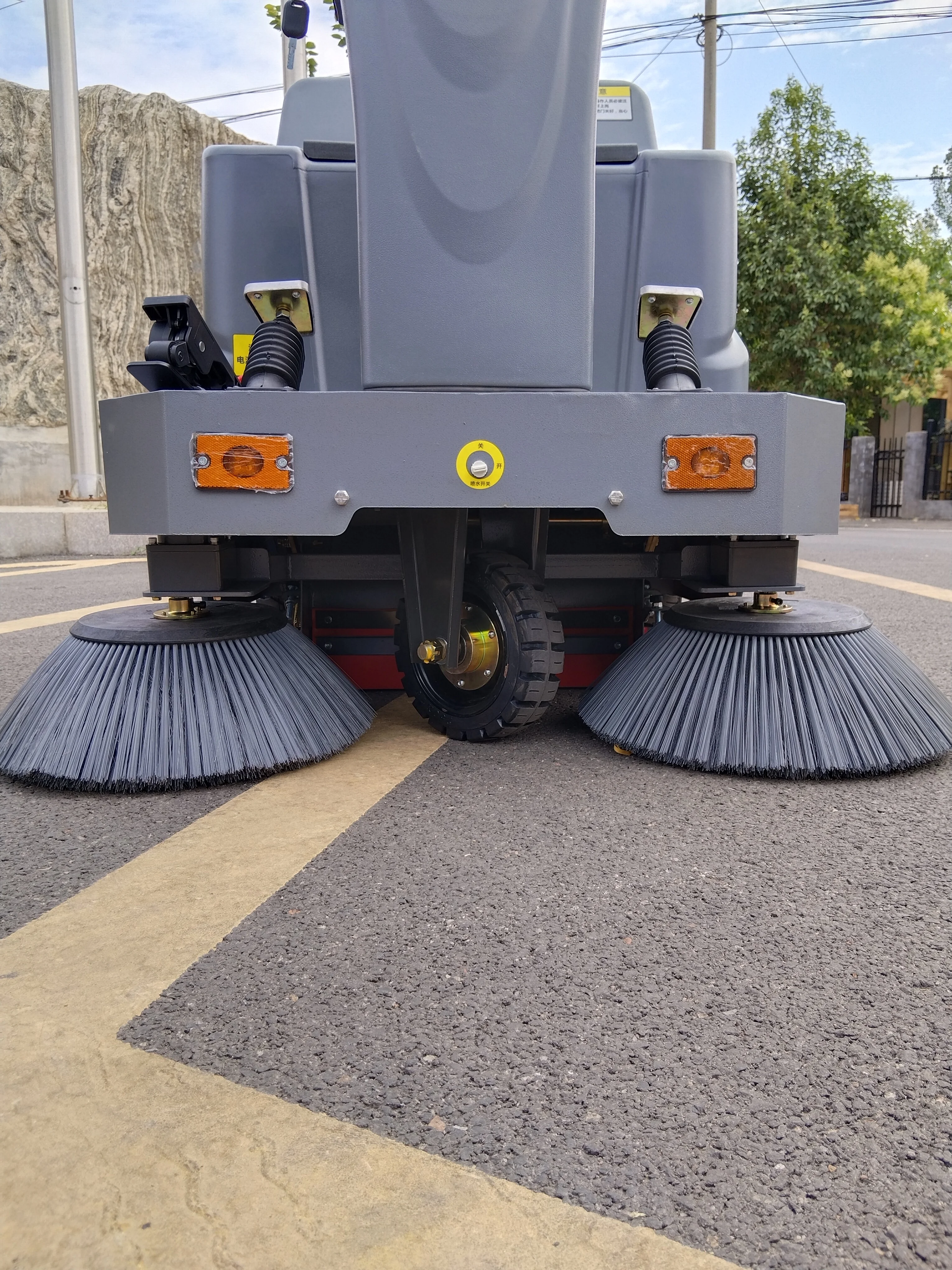 Vassoura elétrica flexível comercial industrial recarregável oficina ao ar livre vassoura elétrica de água de condução