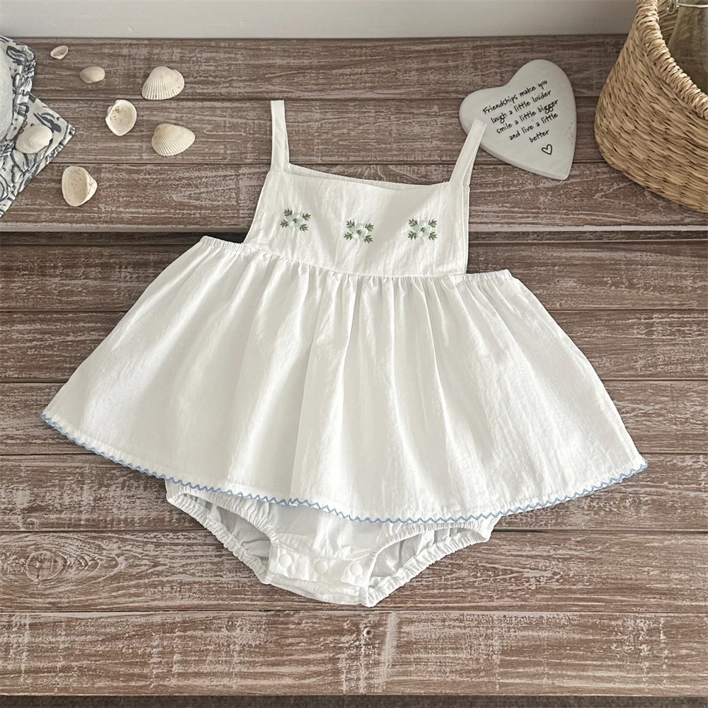 

Новый летний комплект для малышей 2026: топ на бретельках с зеленой цветочной вышивкой и белые шорты-блумеры, 2 предмета, мягкий наряд для девочек