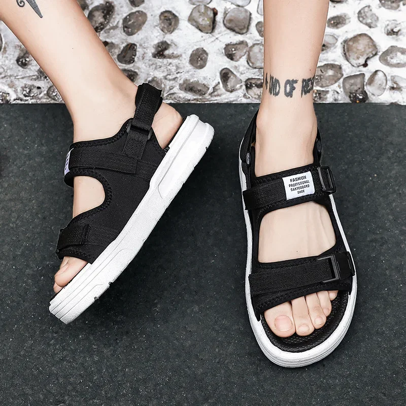 

2025 New Men's Sandals Summer Korean Style Outdoor Beach Slippers PVC Sole Men's Outerwear Student Casual Shoes1