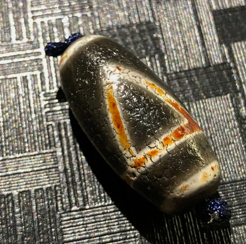 Magic Tibetan Old Agate Dragon Skin 1Eye peak Totem dZi Bead 14.5*31mmC1919