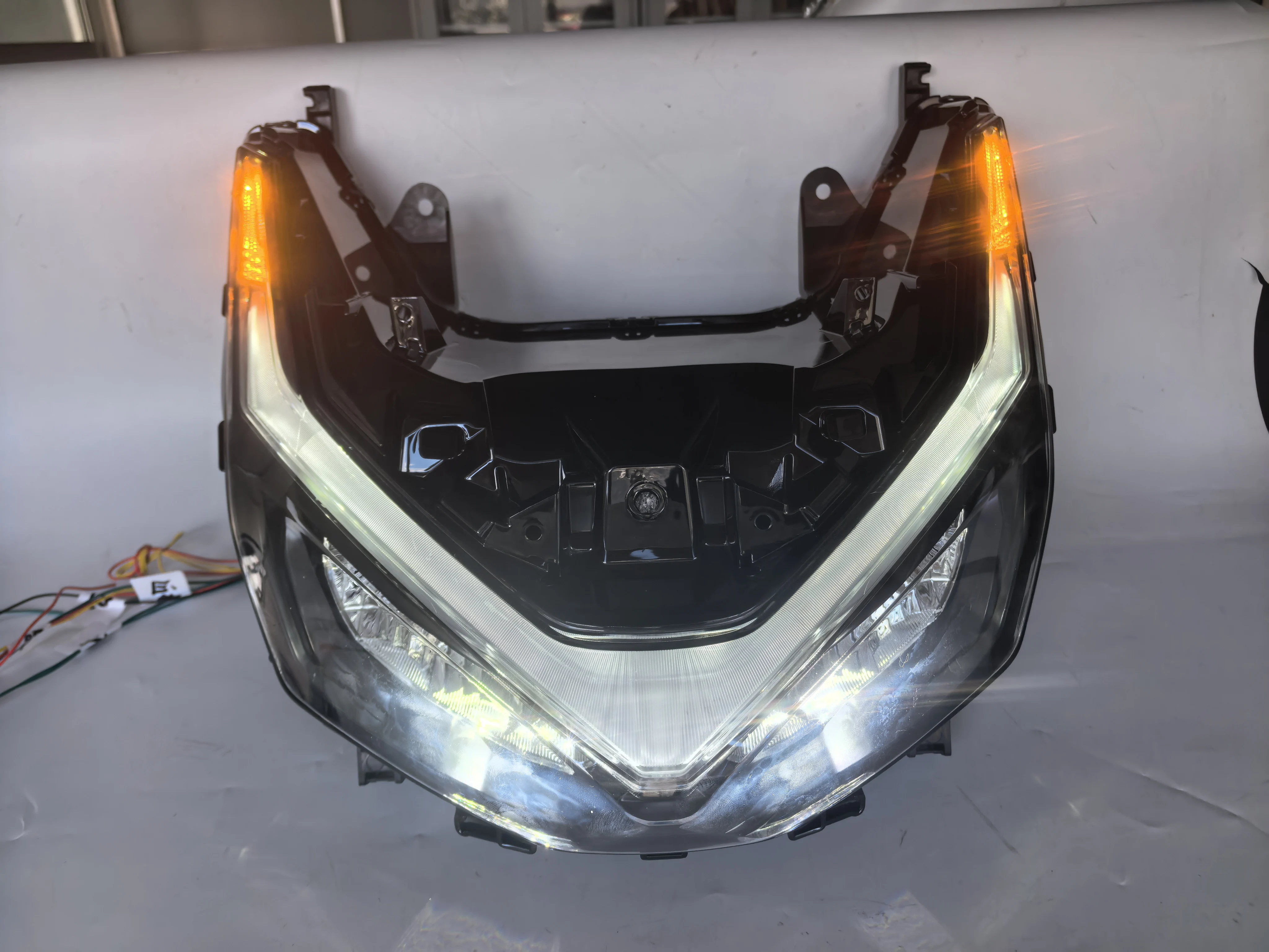 2025 PCX 160 K1Y مصباح الرأس الأصلي مع إشارة الانعطاف ملحقات الدراجة النارية LED المصباح ل 2025 PCX K1Y 160 125 150