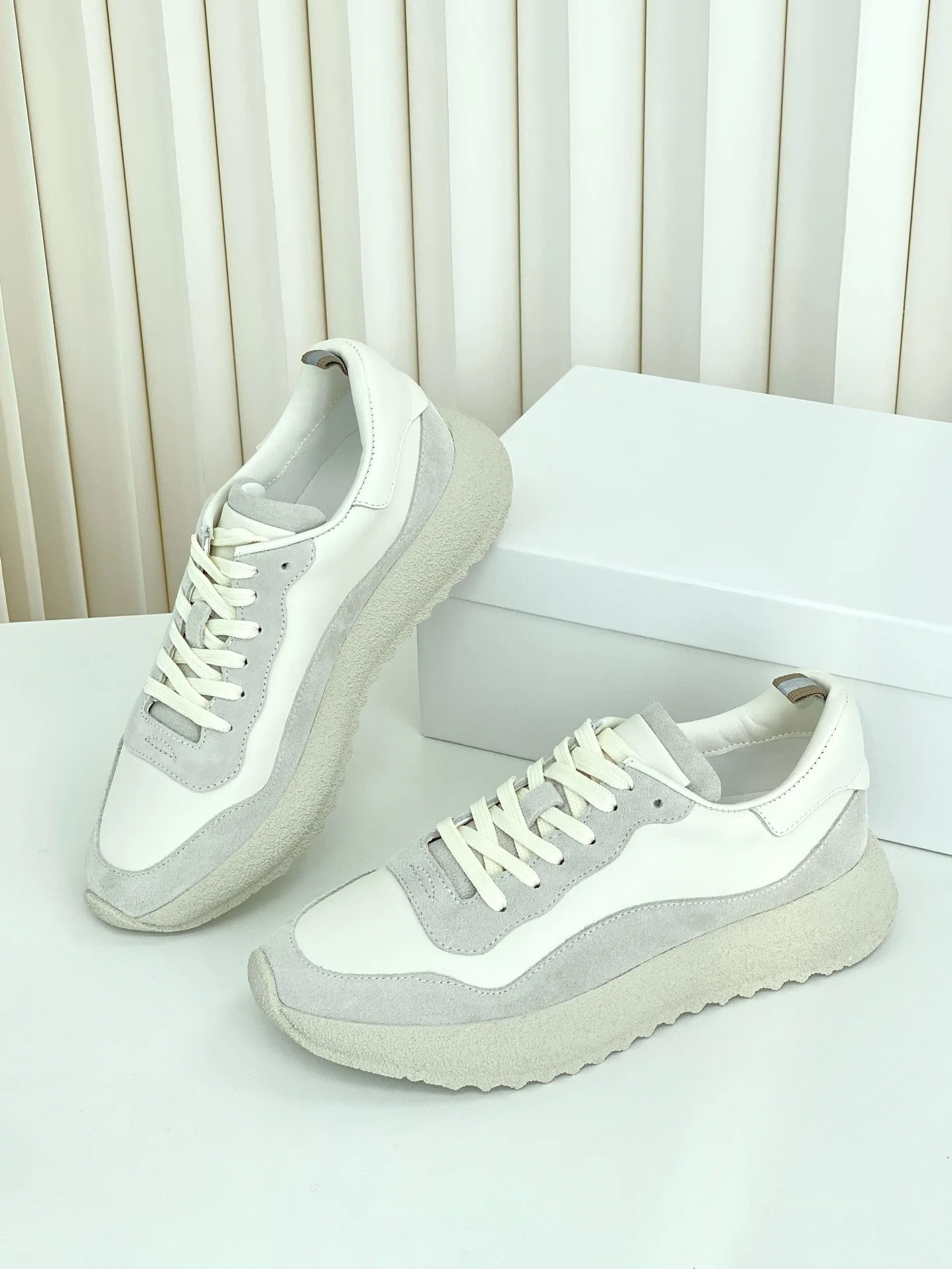 

Withered Fashionable Color Blocked Cowhide Breathable And Comfortable Sports Shoes Women Thick Soled Shoes Sneakers Women