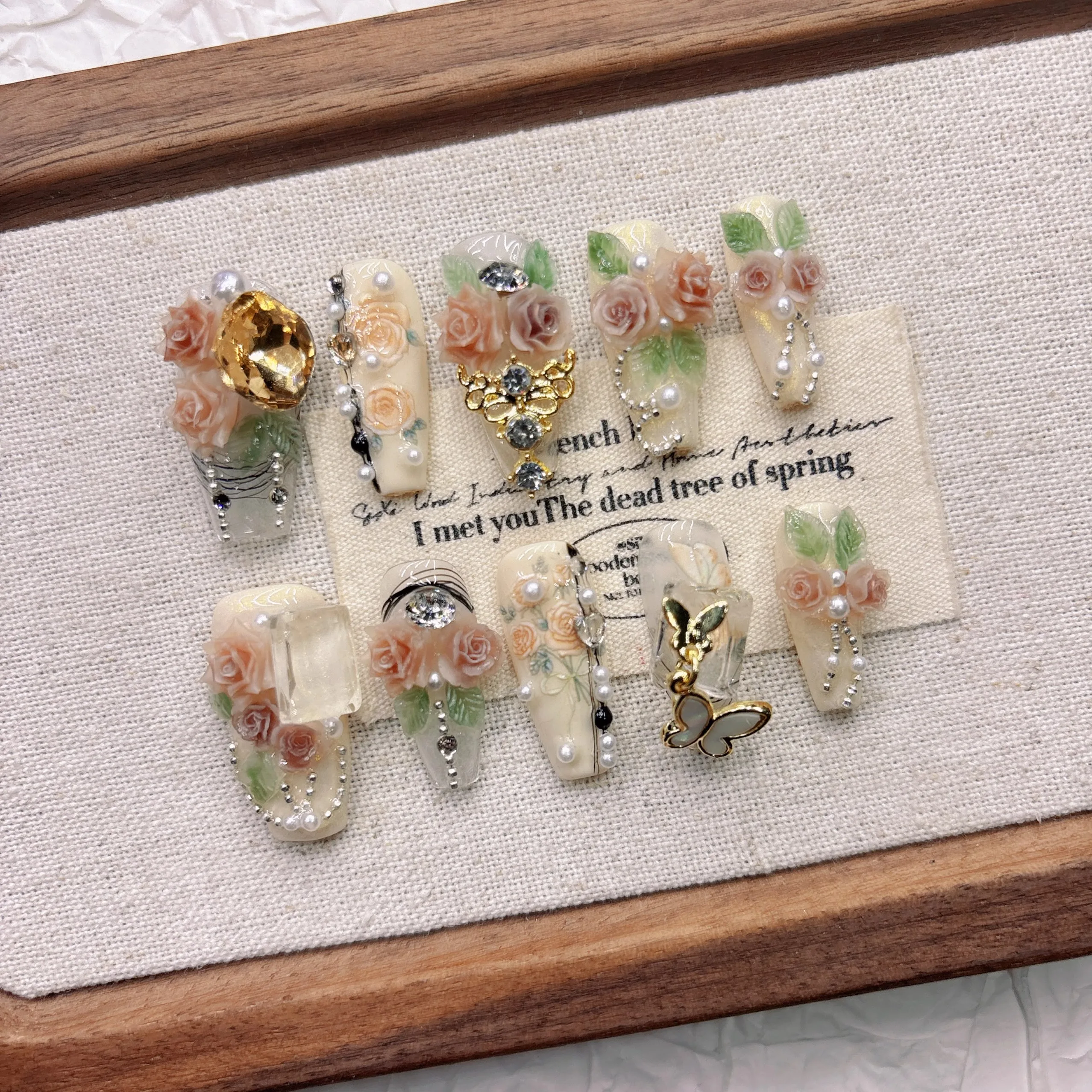 ฤดูใบไม้ผลิ Rose Nail Art Elegant ดอกไม้เล็บปลอมเพิร์ล Rhinestone Leaf Decor สําหรับงานแต่งงาน Dating Party สวมใส่ทุกวัน