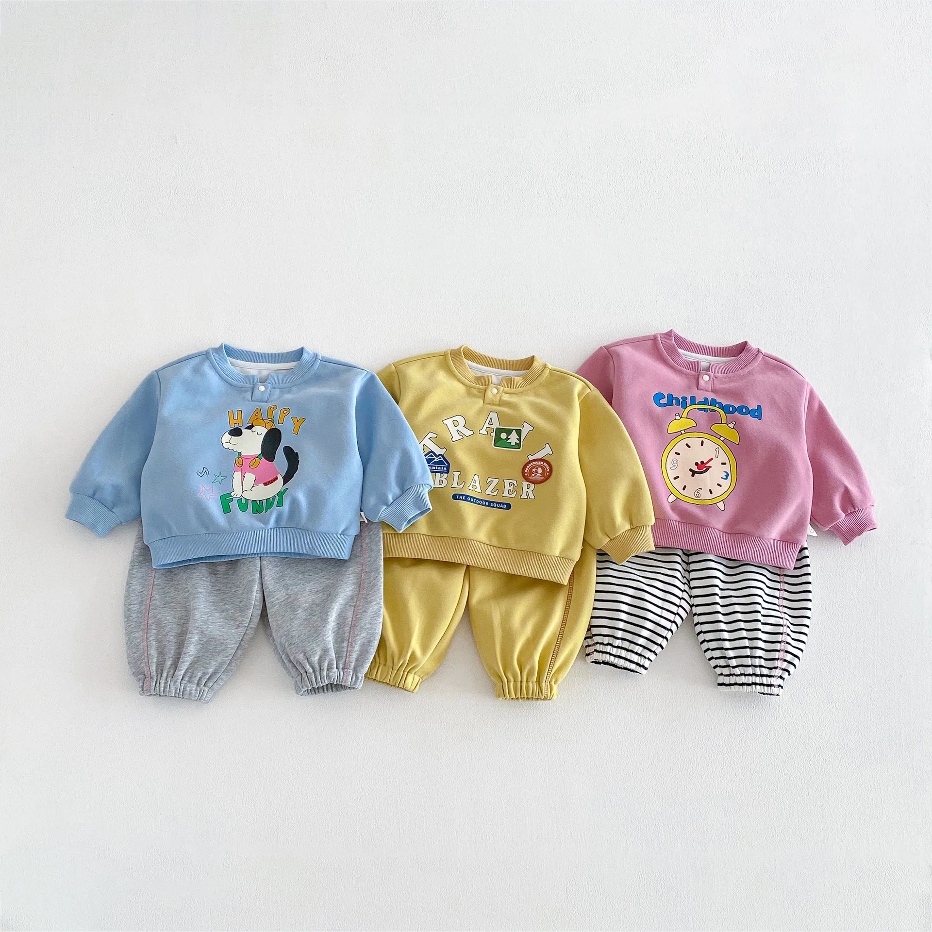 

2026 Весенний новый комплект детской одежды, толстовка с мультяшным принтом и спортивные штаны, комплект из 2 предметов с капюшоном для мальчиков, комплект повседневной одежды для девочек