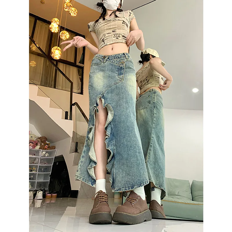 

Retro irregular denim skirt women's new spice girls' design in autumn and winter of 2024 has a wavy split fishtail skirt.