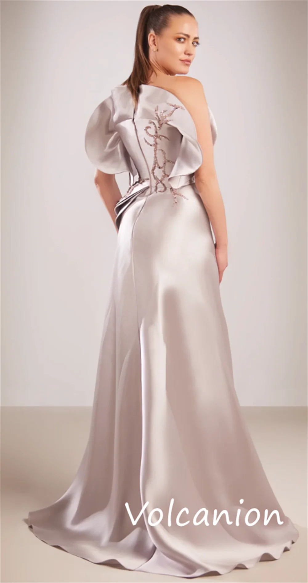 Sukienki na zamówienie: wysokiej jakości, plisowane, bez ramiączek, długie, w kształcie litery A, z cekinami, z charmeuse, klasyczne, na specjalne okazje.