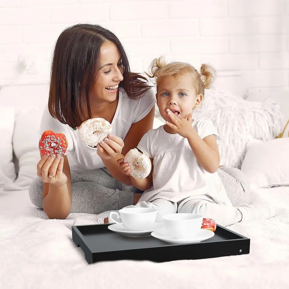 طاولة صينية سرير قابلة للطي من الخيزران، 4 عبوات من صواني تقديم سوداء للإفطار والوجبات الخفيفة واستخدام الكمبيوتر المحمول