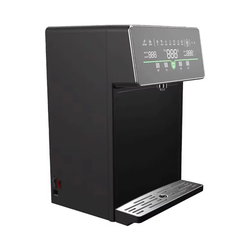 Distributore d'acqua da banco installato per camper dell'hotel, con serbatoio in plastica per purificatore domestico caldo e freddo con filtro a 3 stadi