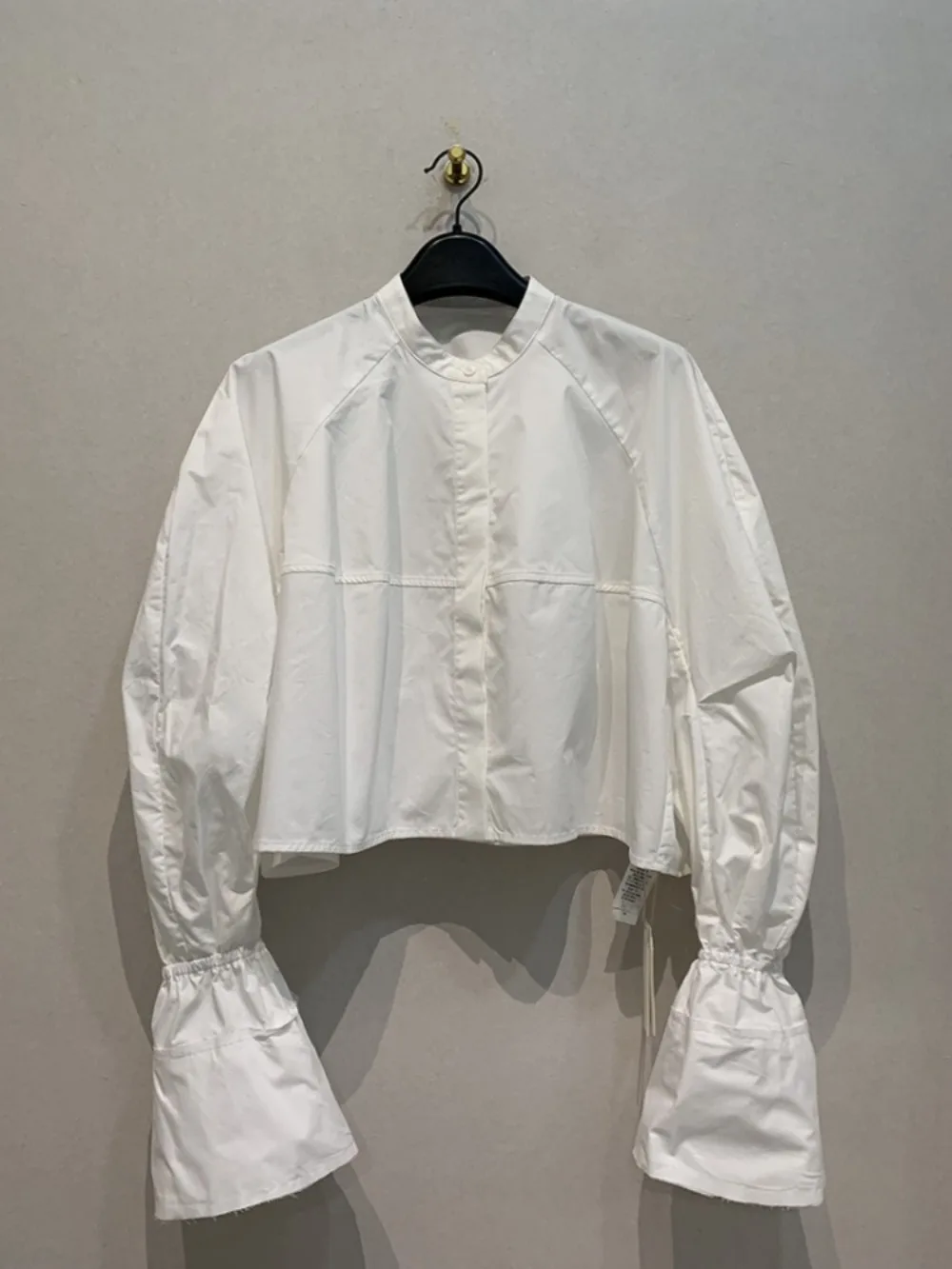 

Японская новая мода, ленивая элегантная женская одежда, свободный тонкий мягкий укороченный топ с расклешенными рукавами, универсальные милые рубашки в полоску с воротником-стойкой