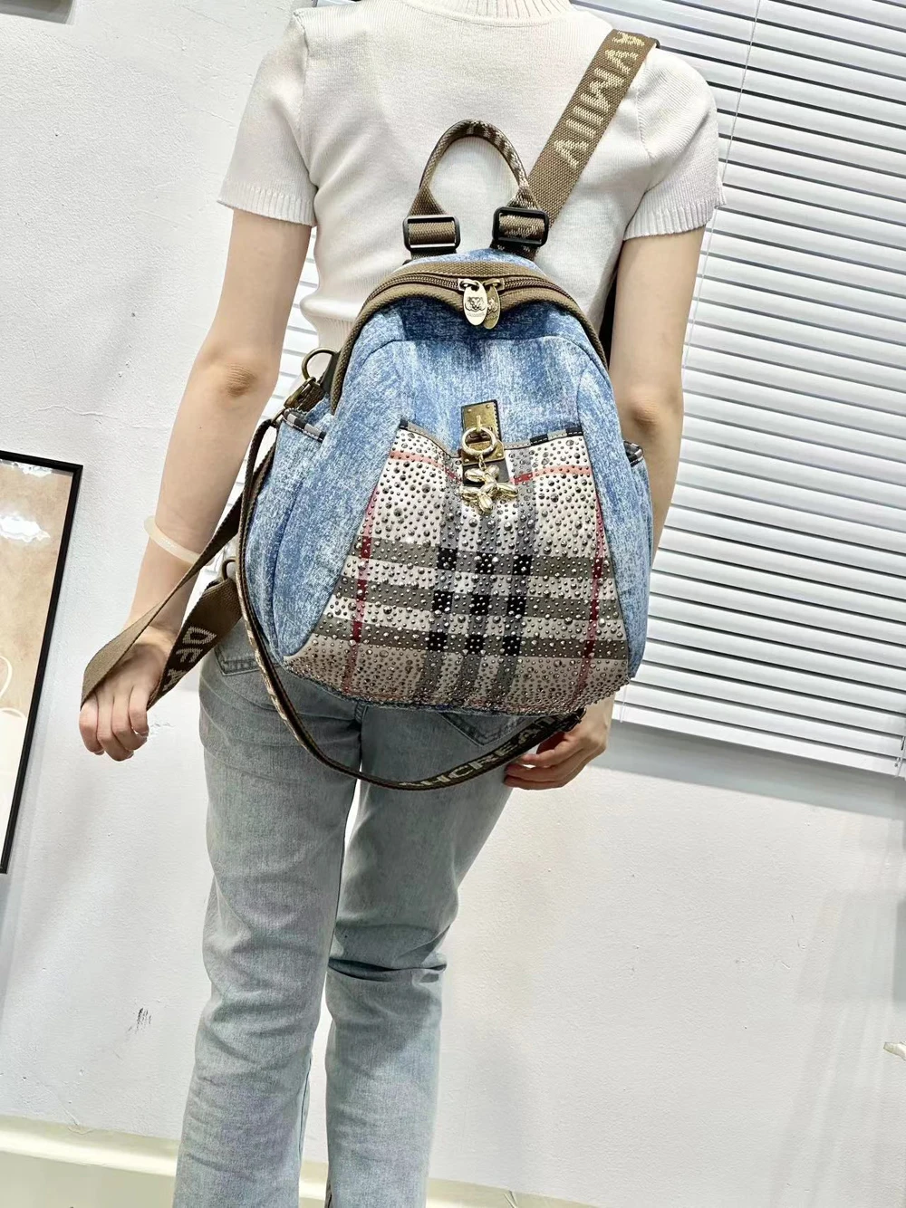

iPinee Fashion New Rivet Women Backpack Denim Backpack large capacity Travel Bag Female Rucksack Shoulder bag Mochila
