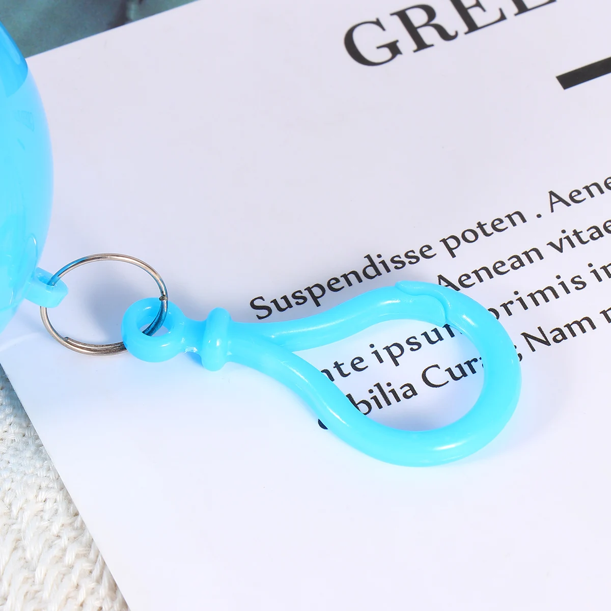 

4 pcs Disposable Raincoat Ball Compact Lightweight Portable Rain Poncho Keyring Ball Case Travel Camping Outdoor Rainy Days