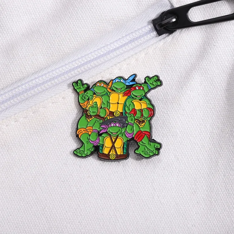 Broche de tortugas Ninja mutantes para adolescentes, Pin esmaltado de Metal periférico de dibujos animados TMNT, accesorios de insignia de