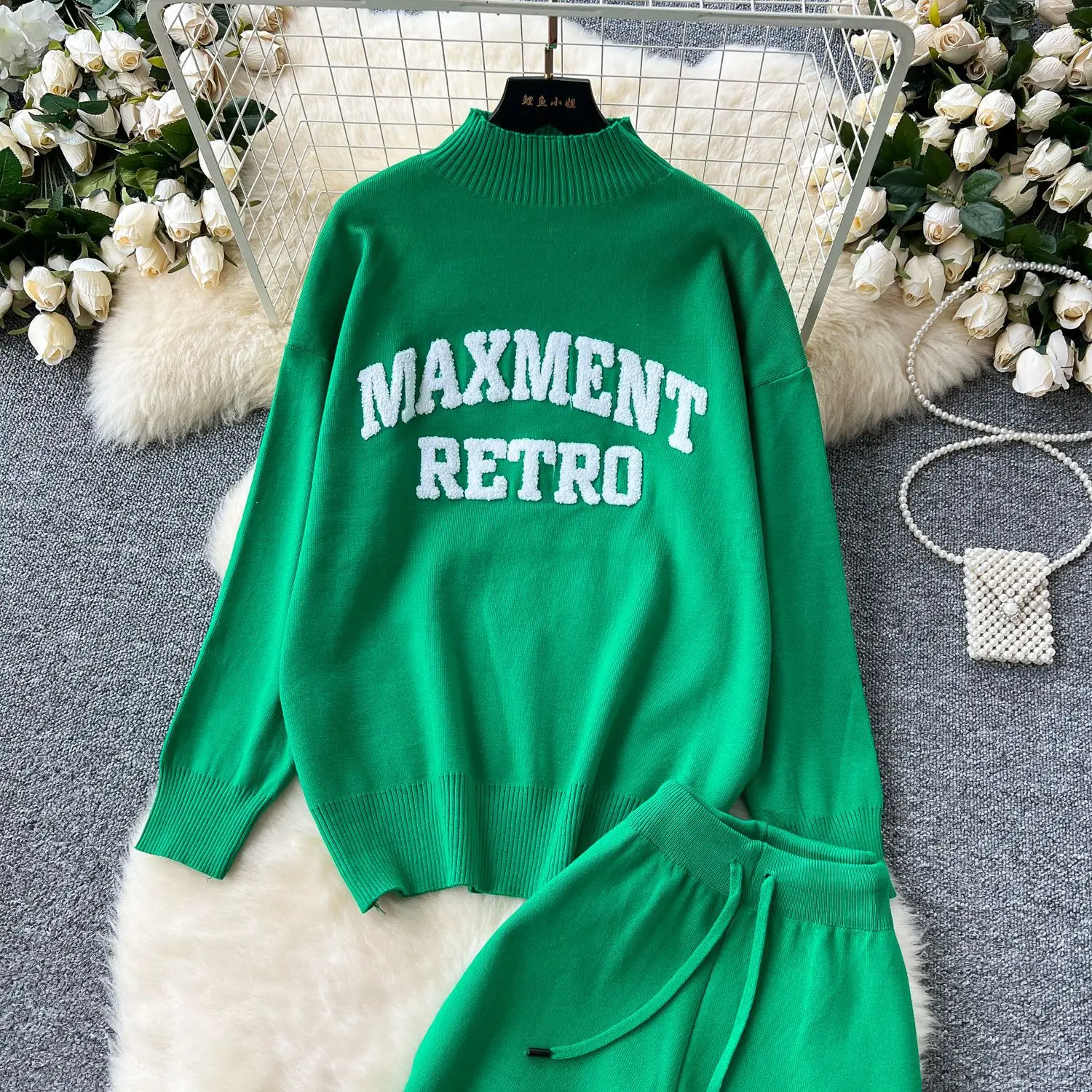Set di pantaloni lavorati a maglia da donna in due pezzi Set di abbinamento solido Ricamo Collo a lupetto Pullover Maglione con coulisse Pantaloni a gamba larga 2025 Autunno