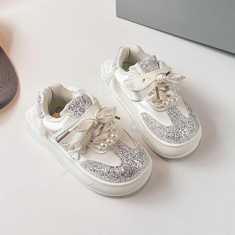 أحذية كاجوال مسطحة القاع مزينة بالترتر الكريستالي للفتيات للربيع والخريف بتصميم لؤلؤي للأطفال.
