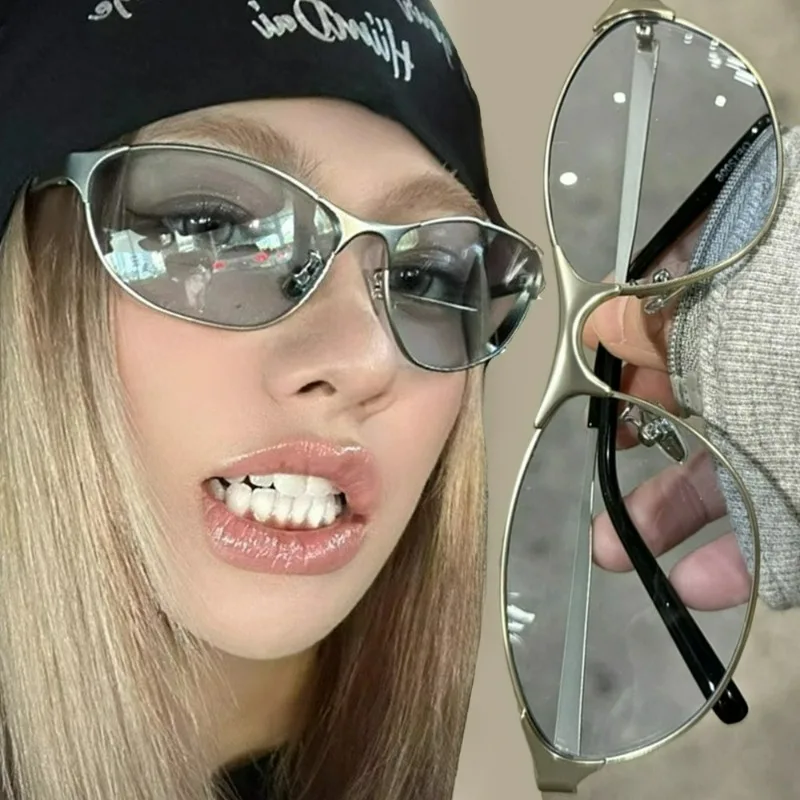 

Y2K Cat Eye Sunglasses for Men Women Outdoor Hip Hop Goggle Street Style Silver Frame Light Blue Lens Sun Protection Glasses