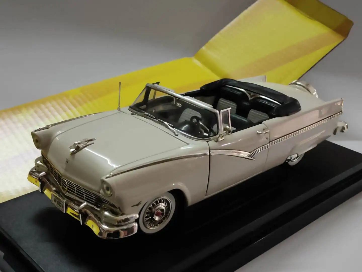 ERTL 1:18 Sunliner 1956 Vintage Car Alloy Fully Open Simulation Limited Edition Alloy Metal Static Car Toy Gift