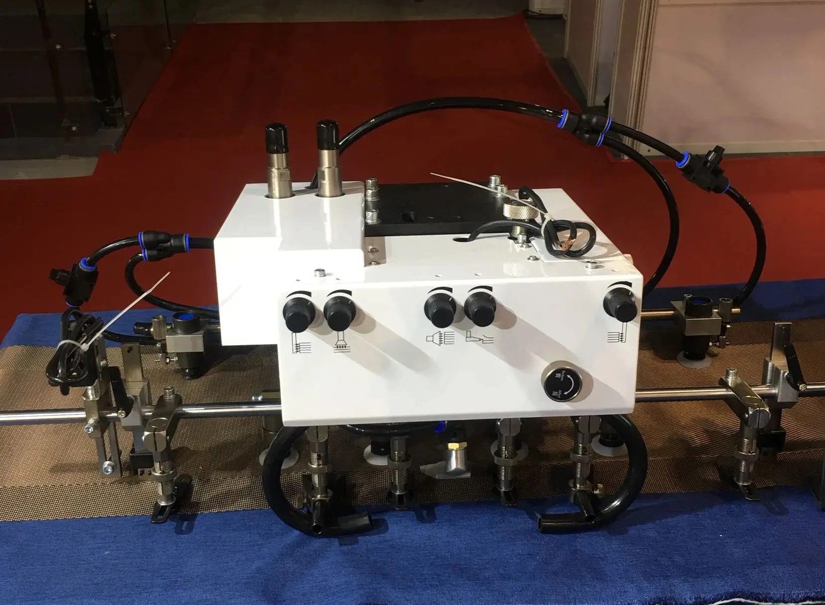

Printing machine , laminating machine