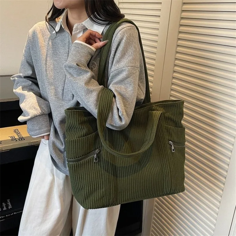 

Elegant Vintage Minimalist Diaper Bag A Large Capacity Classic Leather Tote With Letter Logo For Fashionable Women