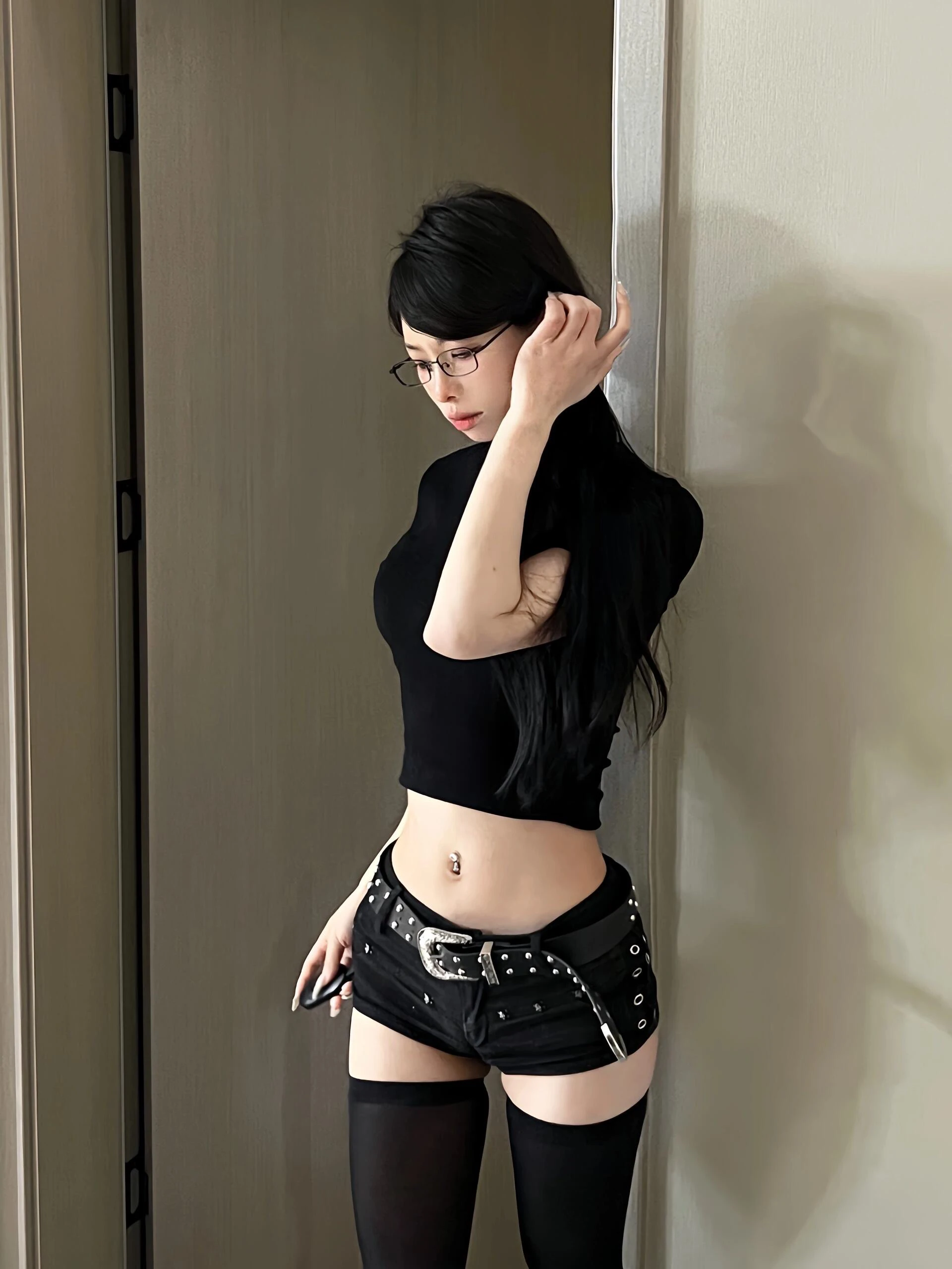 

KING BRAND Sexy Nail Design Denim Super Shorts Women Low Waist Sexy Butt Hugging Slimming Hot Pants Autumn Trendy
