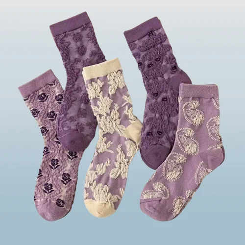 Calcetines de tubo medio con patrón de personalidad que combinan con todo, relieve tridimensional, flor pequeña púrpura Retro, 2024 pares, novedad de 5/10